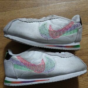 Nike Kids White and Gray Sneakers with Colorful Accents